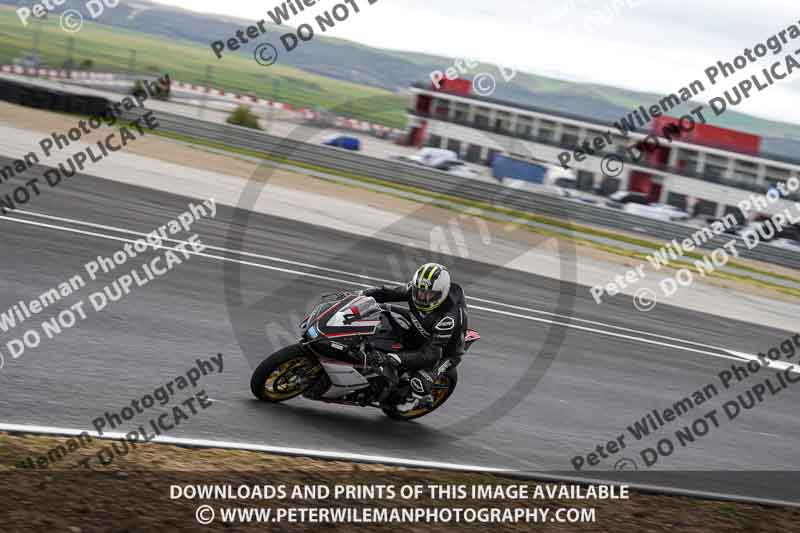 cadwell no limits trackday;cadwell park;cadwell park photographs;cadwell trackday photographs;enduro digital images;event digital images;eventdigitalimages;navarra;no limits trackdays;peter wileman photography;racing digital images;trackday digital images;trackday photos